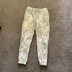 Athleta white and grey camo joggers size 0.